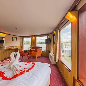 *** Bådhotel Fortuna Boat Ungarn